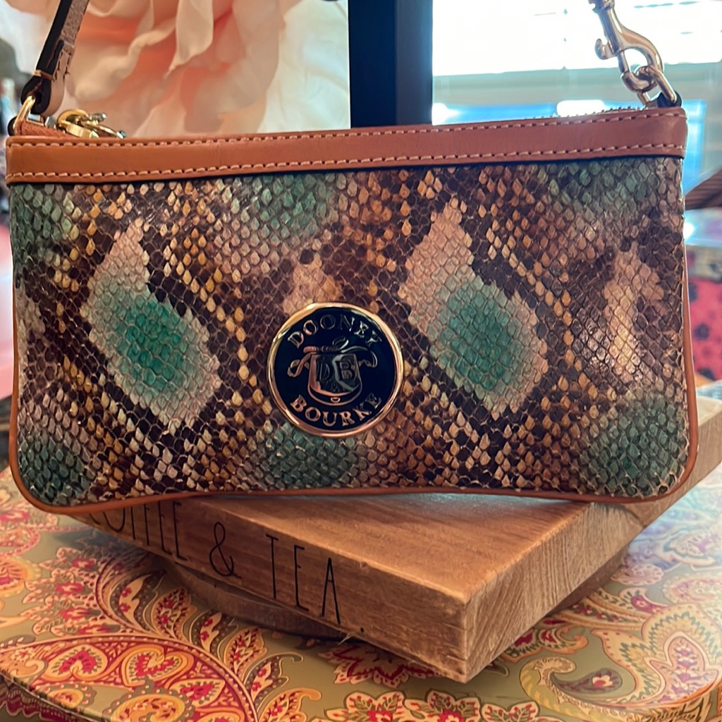 Dooney &Bourke Wristlet Pre Owned Has Some Flaws That Are Showed In Pictures.